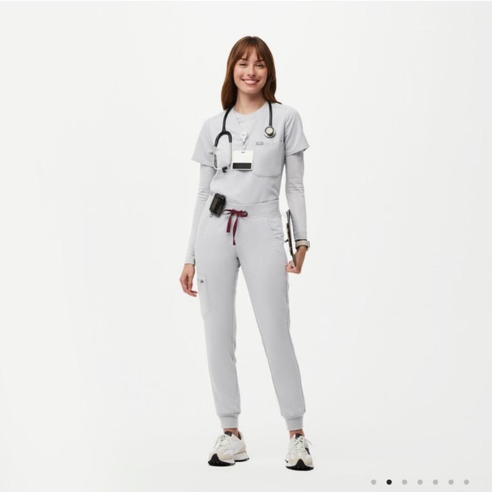 Figs (2) SET Cement Zamora Jogger Pants and Catarina One-Pocket Scrub Top Medium